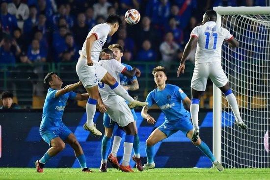 据英媒“Anfieldwatch”报道，本场比赛是远藤航近13天内的第5次首发出战，他也成为球队自2006年1月来首位完成13天5赛的球员，且此前球队仅有6人取得过该成就：芬南、卡拉格、海皮亚、杰拉德、科威尔和克劳奇。